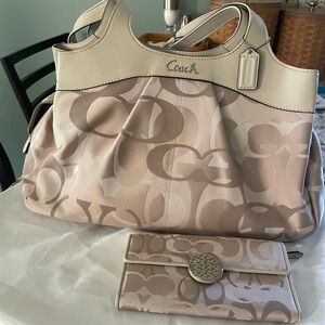 BRAND NEW Coach Tan Signature Pattern Purse and Wallet